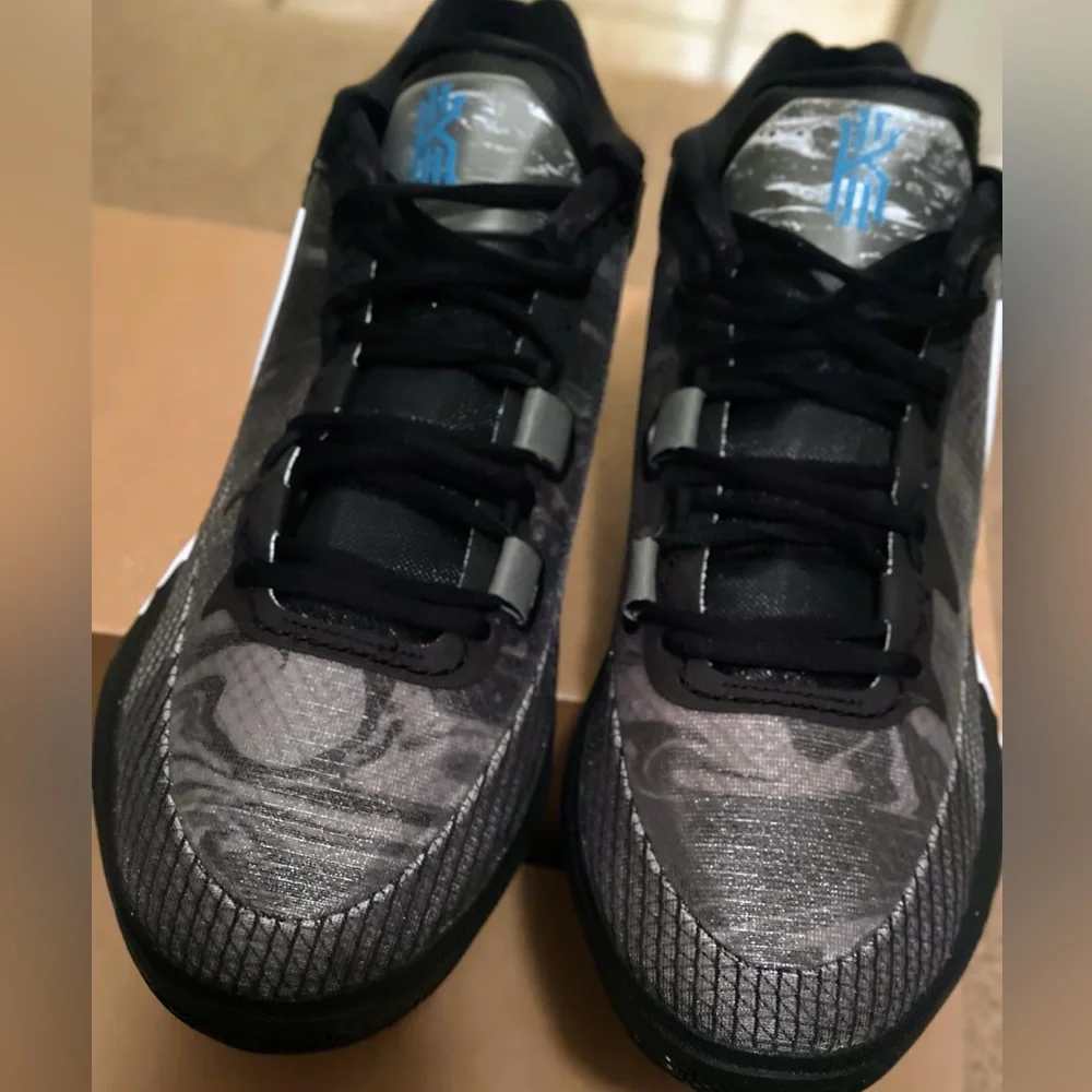 Men’s NIKE sz13.5 Kyrie 8 Sneakers - Picture 2 of 5